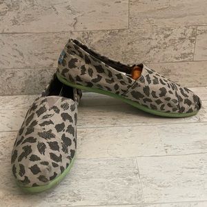 Toms woman’s size 10 used in great condition